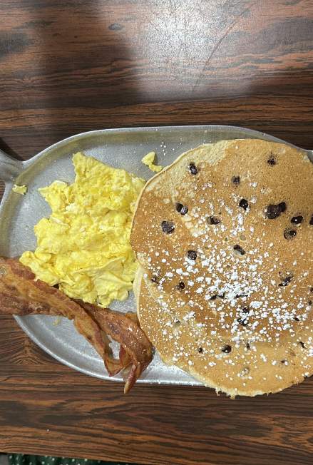 Dining Divas & Dudes Devour Lily’s Diner