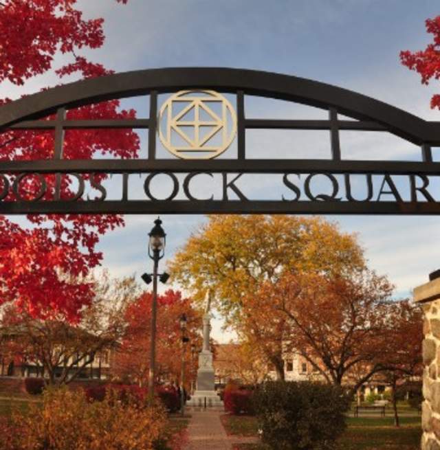 Spend a Day in the Stars Hollow of Illinois