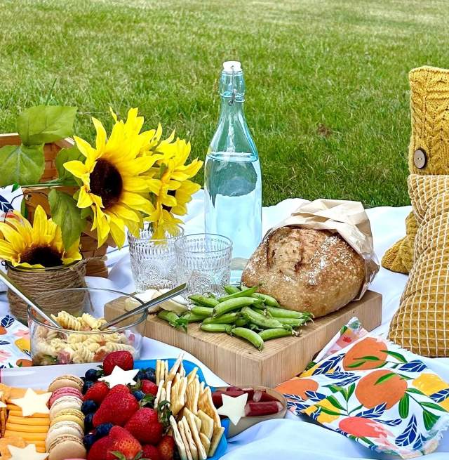 How to Throw the Cutest Picnic in Woodstock