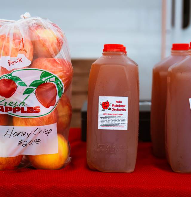 Apples and Cider at Manitowoc Farmers Market