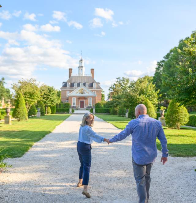 Couple at the Governor's Palace Gate at Colonial Williamsburg