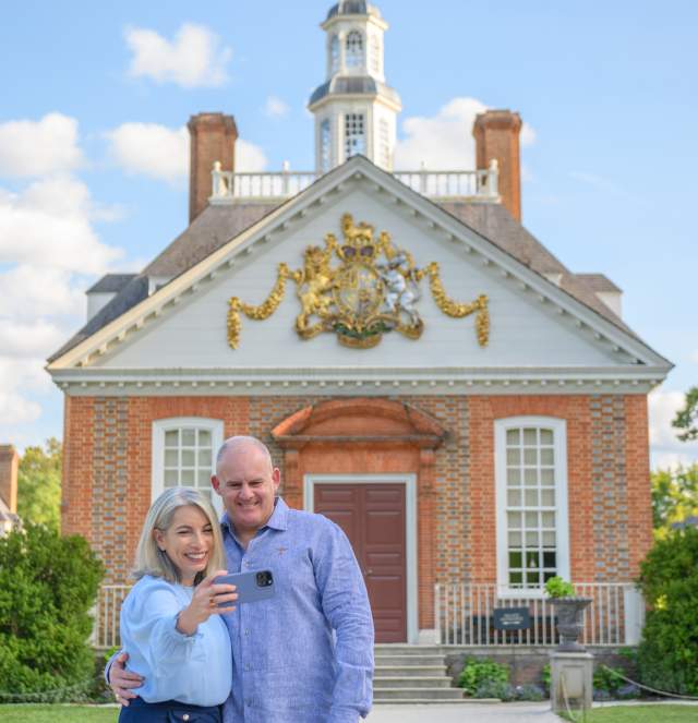 Couple takes selfie in front of the Governor's Palace