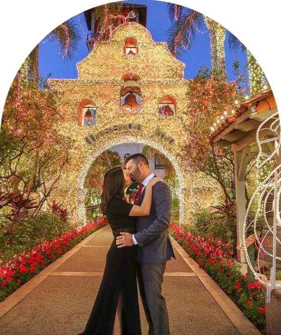 couple kissing under lights
