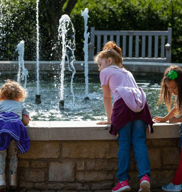 Kids at Green Bay Botanical Garden foutin