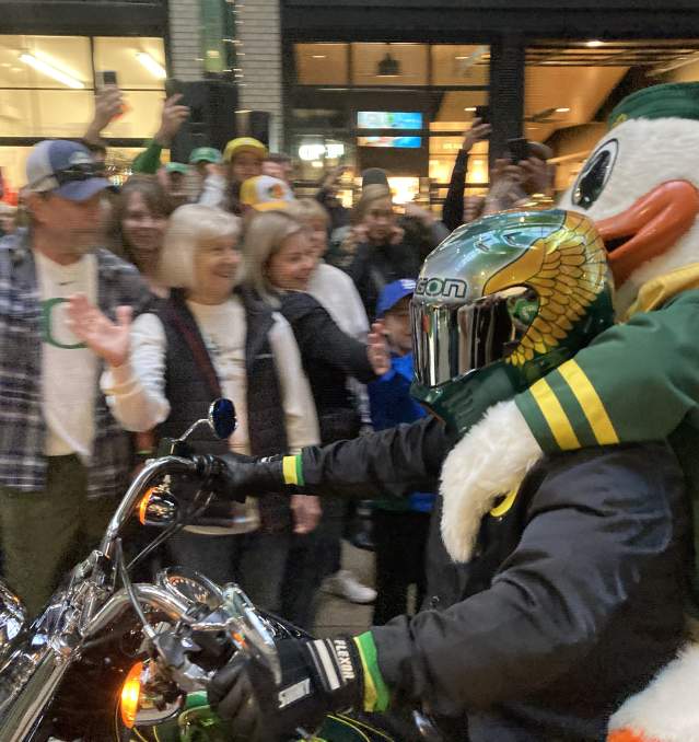 Where to Watch Duck Football Games
