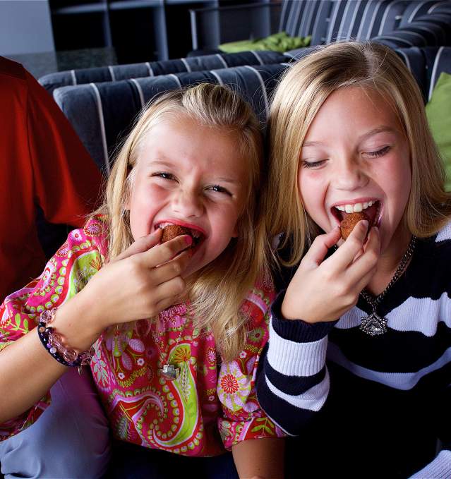 girls eating