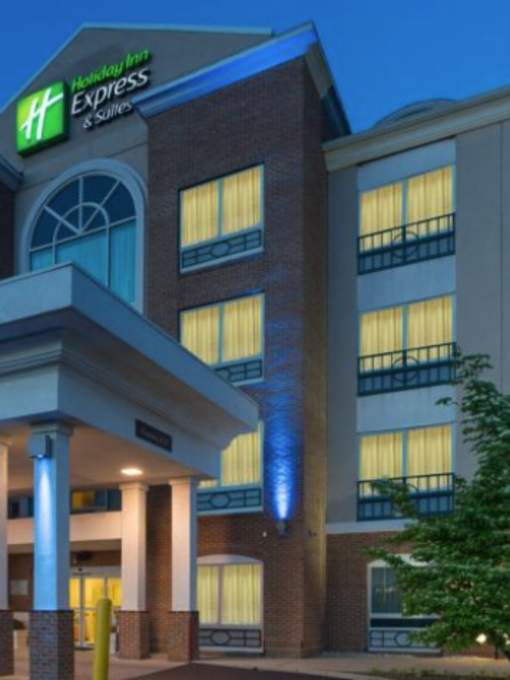 Holiday Inn Express & Suites Woodbridge