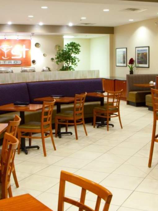 Twist Bistro in Holiday Inn Manassas Battlefield