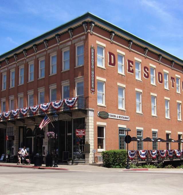 DeSoto House Hotel
