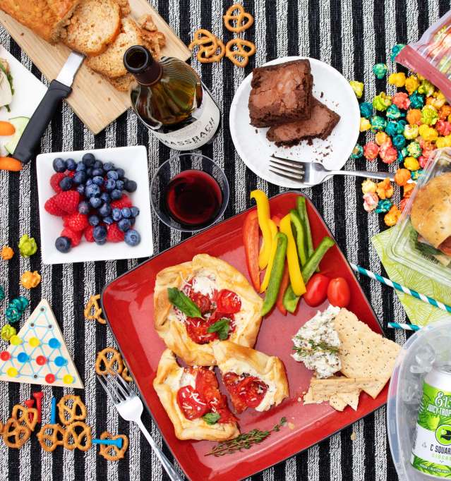 Locally sourced picnic items in Galena Country
