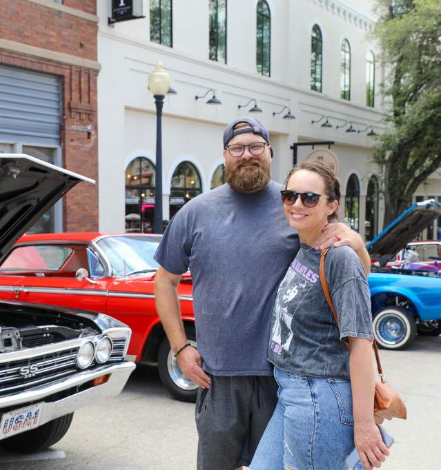 couple at 2nd St carshow