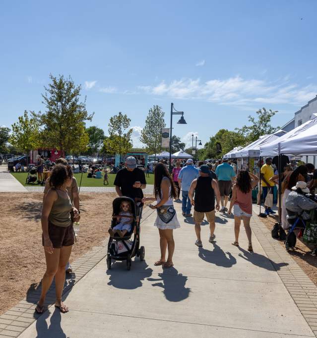 Sidewalk full of shoppers at Santa Fe Community Market