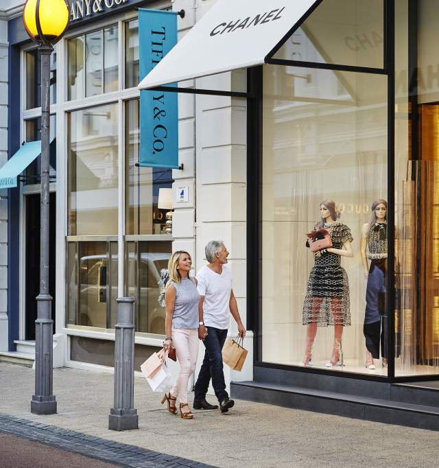 Shopping on Kings Street, Perth City