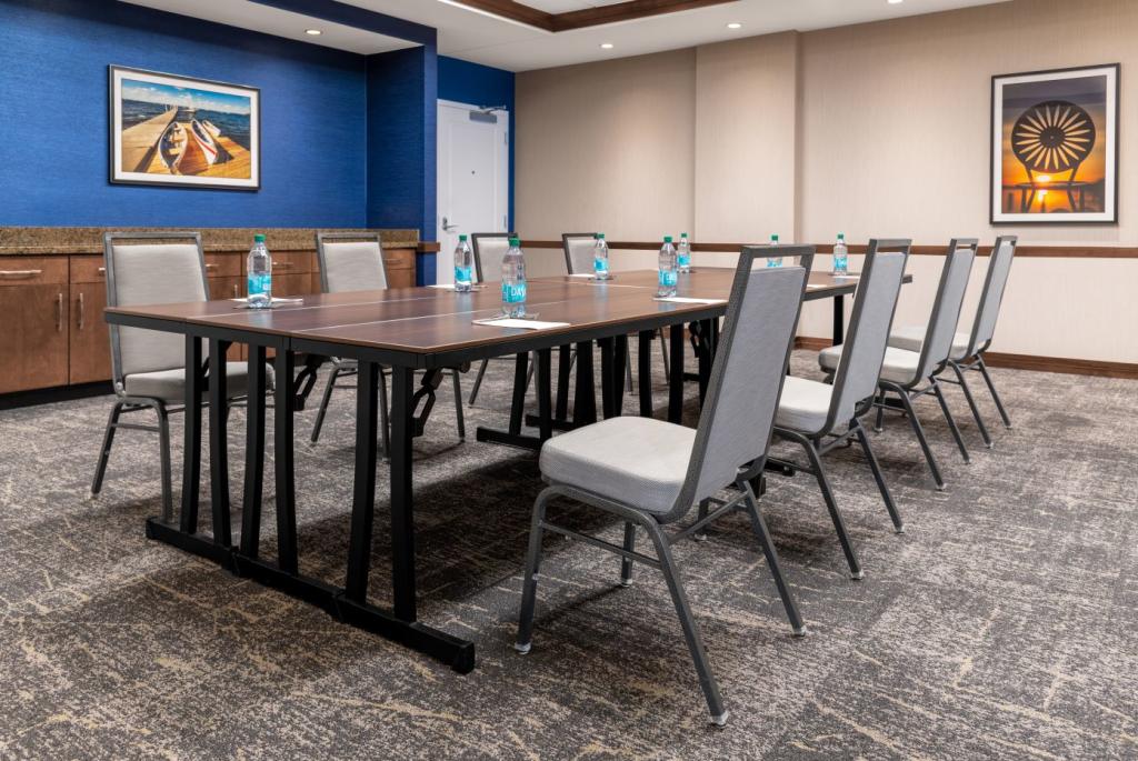 9- Meeting Room