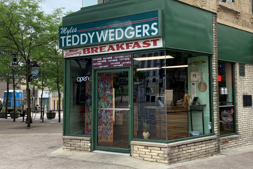 Teddywedgers-Exterior