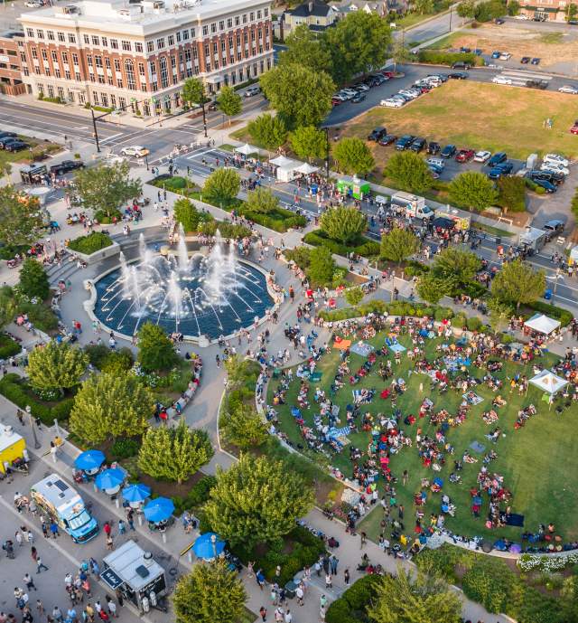 Food trucks lined up at Fountain Park