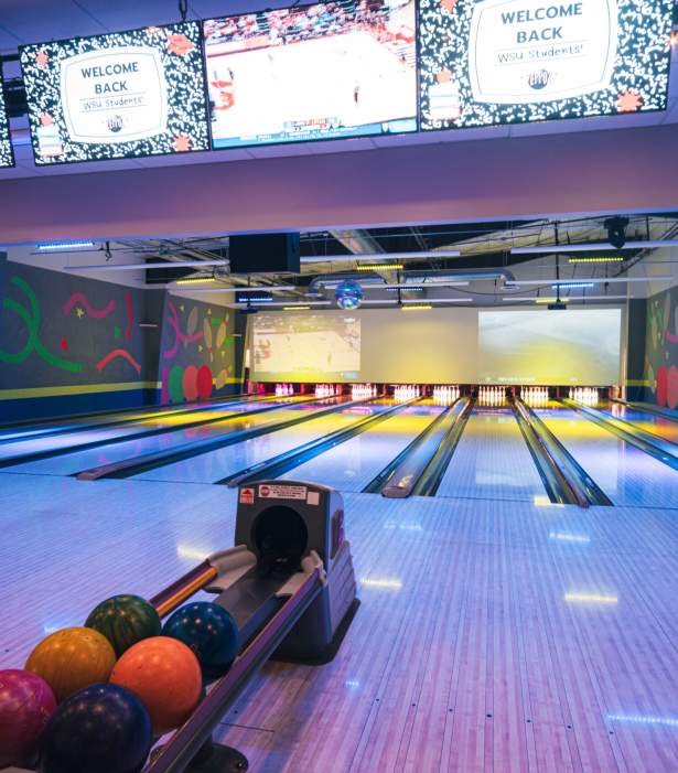 Zeppoz bowling lanes