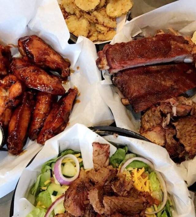 Food at R&R BBQ