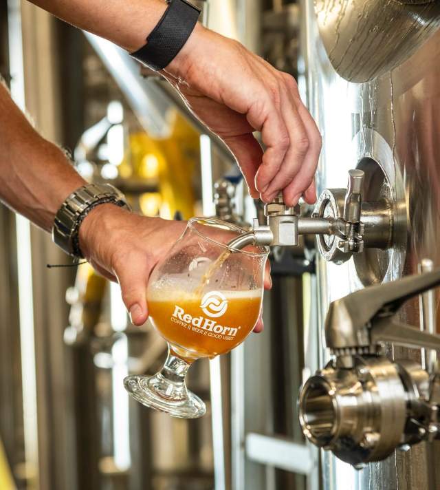 Red horn beer pour