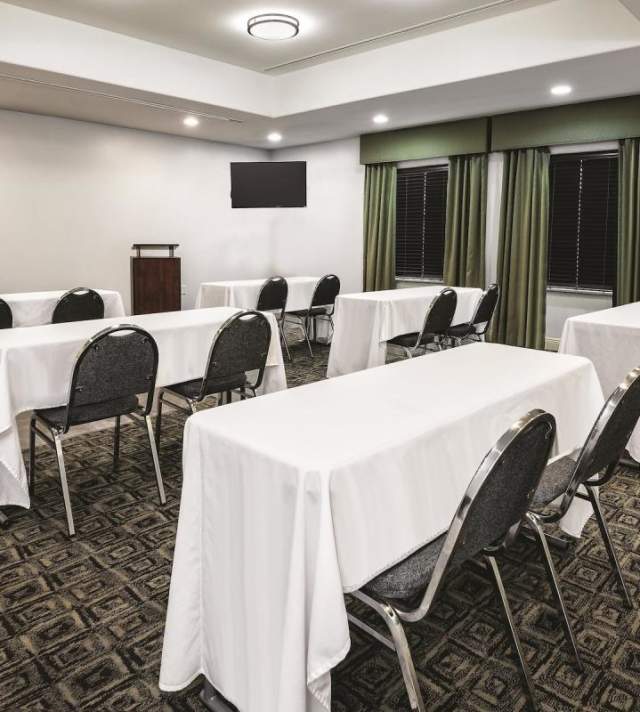 La Quinta Inn & Suites