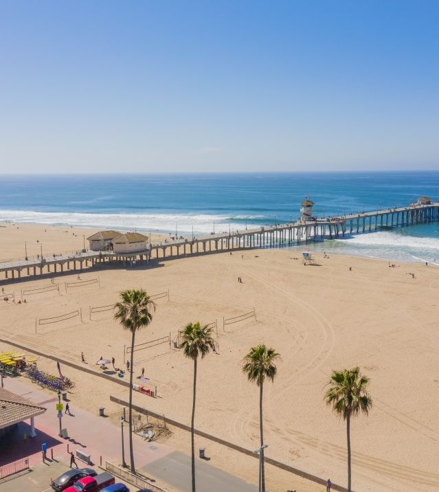 Huntington City Beach - Image of the pier and beach