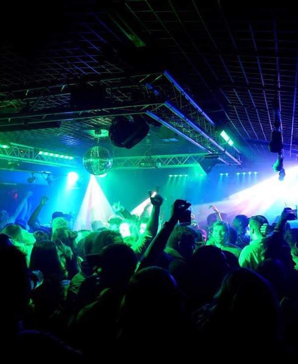 LIVE Nightclub