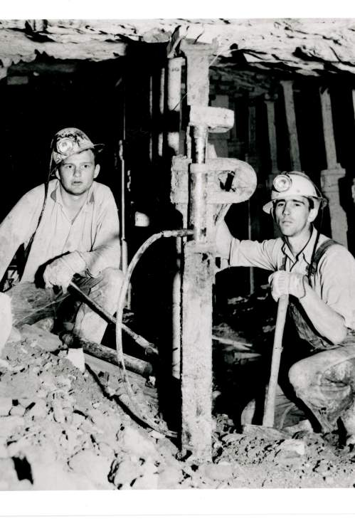 Miners setting props