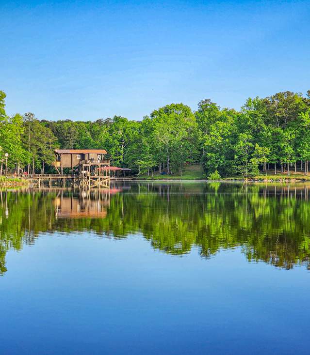 Beautiful Weiss lake as seen from Starlight Haven. The green trees reflect on the water.