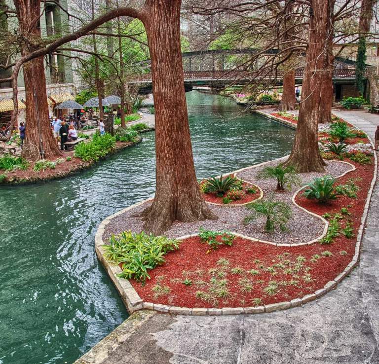 san-antonio-river-walk-down-town-min