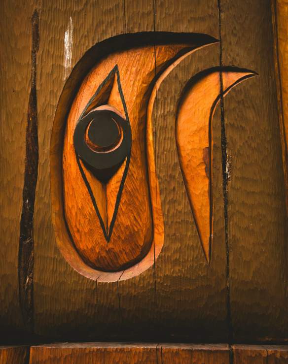 totem pole carving