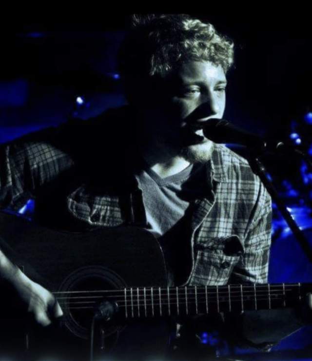 Live Music: Barefoot Mike