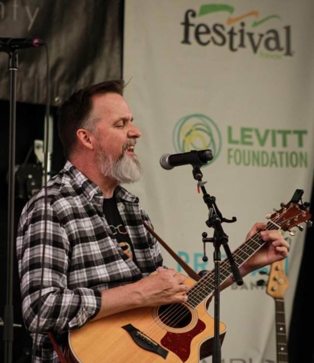 Live Music: Stewart Ellyson