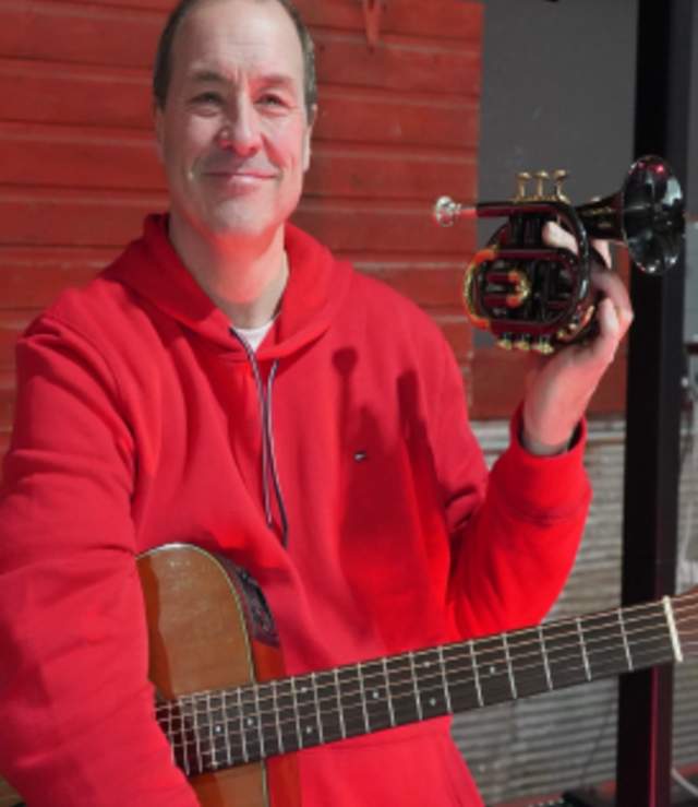 Live Music: Tom Burt