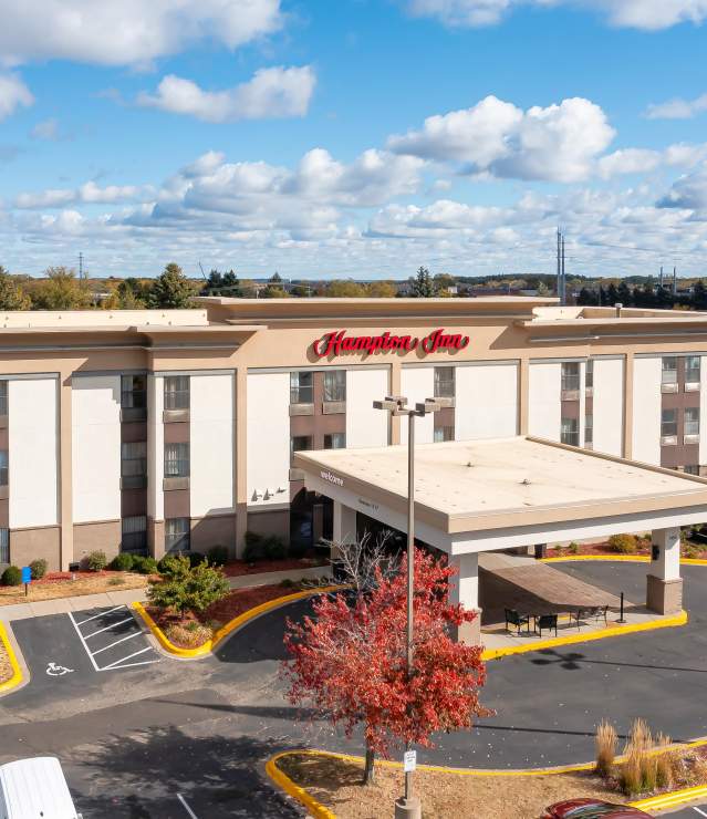 Aerial view of Hampton Inn hotel in Woodbury