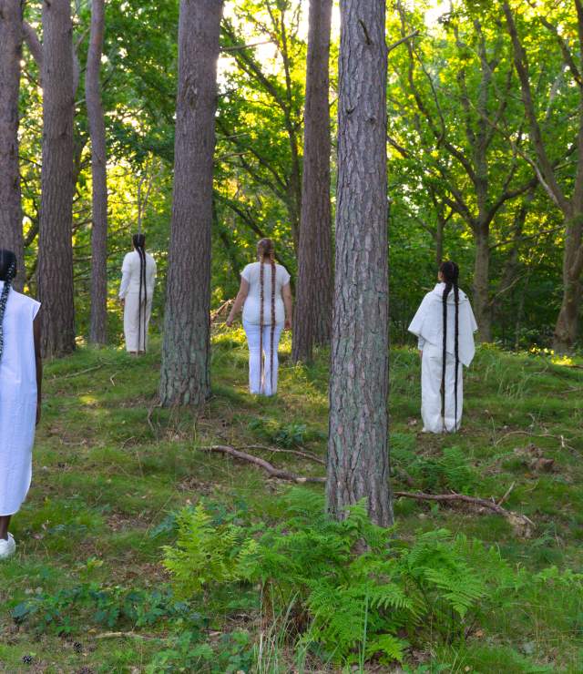 Jeannette Ehlers, We’re magic. We’re real #3 (These Walls), 2023. Performance accompanied by Eve Tagny and Sophia Gaspard, as part of MOMENTA 2023. Photo credit: Mike Patten. Image courtesy of the artist.