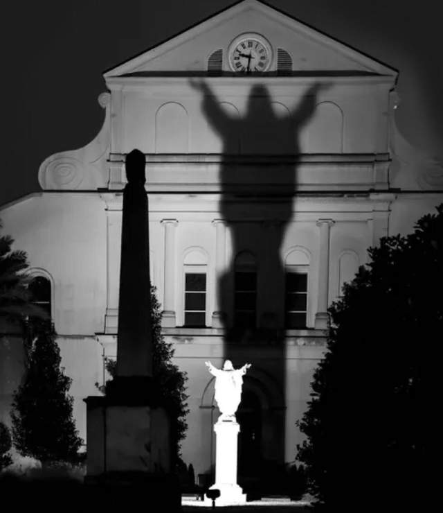 The ghosts of the past haunt the streets of the French Quarter. On our dark history walking tour, you'll hear tales of vampires, pirates, hauntings and horrors. We'll take you to the most haunted spots in the French Quarter, where you can feel the eerie presence of the ghosts of another world. A careful blend of real New Orleans history and distinctive humor culminate in a brutally fun experience with an expert storyteller. Torture, bloodthirsty vampires, dueling, beastly entertainment, sweaty brothels and all-out savage stories. We hold nothing back. Weird history, wild stories, wicked humor.