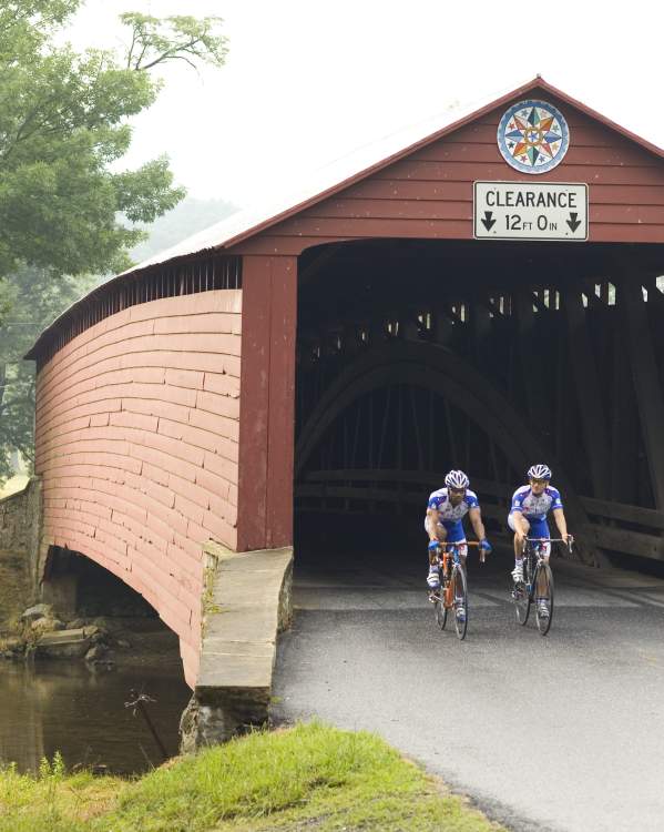 Cyclists exiting the Kutz Bridge