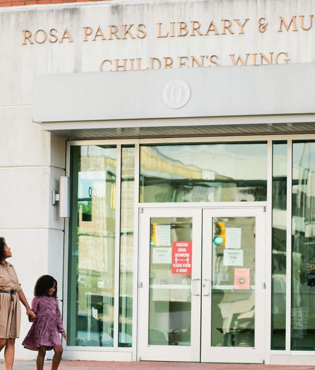 Mom and daughter in front of Rosa Parks Museum