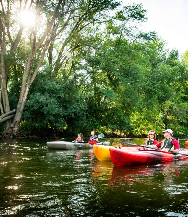 Howling Wolf Canoe Rentals - North Aurora