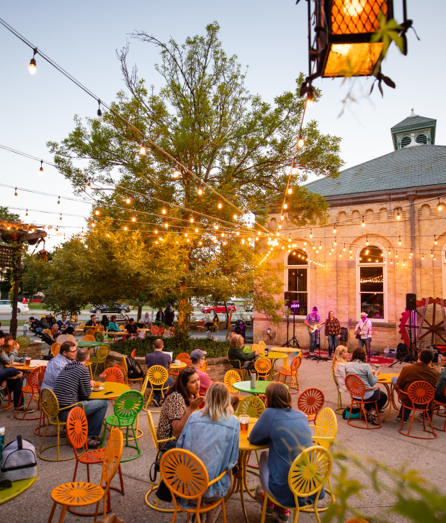 Friday Night Concert Series at Colectivo on the Lake