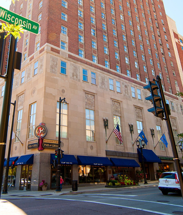 Hilton Milwaukee Exterior