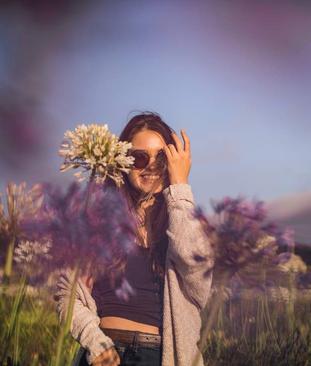 Girl-enjoying-the-outdoors-at-a-lavender-field