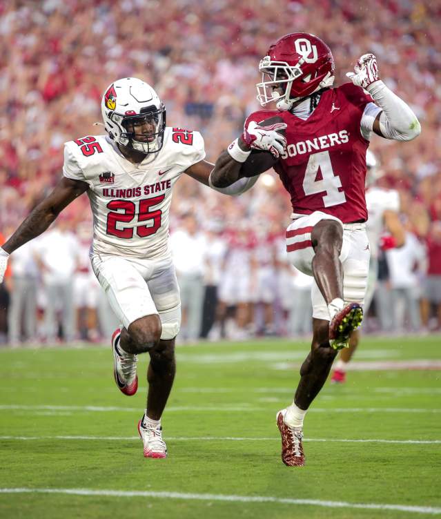 An action image of an OU Football player running for a touchdown