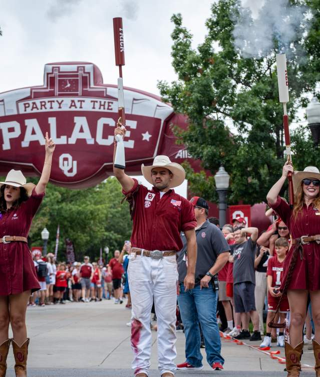 Image of the Ruf/Neks before an OU football game