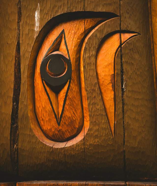 totem pole carving