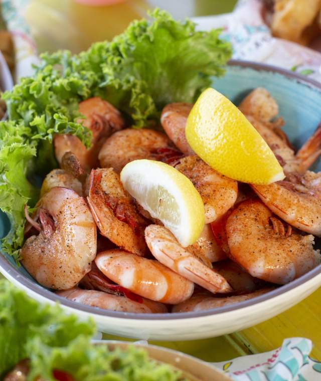 Shrimp with Lemon and garnish in a Bowl