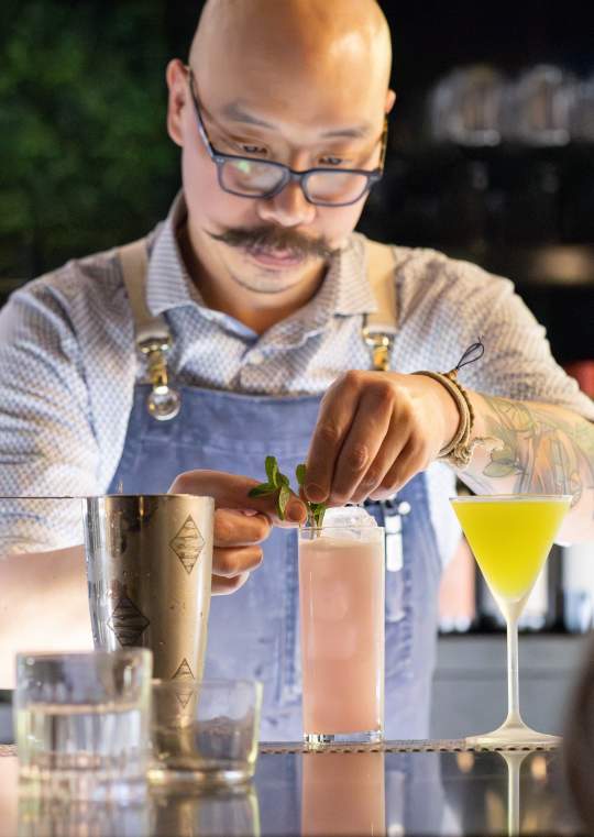 Bartender_Making_Cocktails_at_Bernie_s_Supper_Club