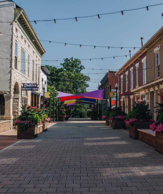 A photo of the Sixth Street pedestrian plaza in Shelbyville, Kentucky.