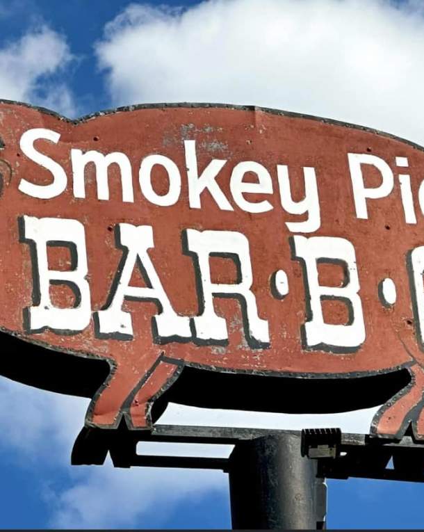 Smokey Pig Bar B Que