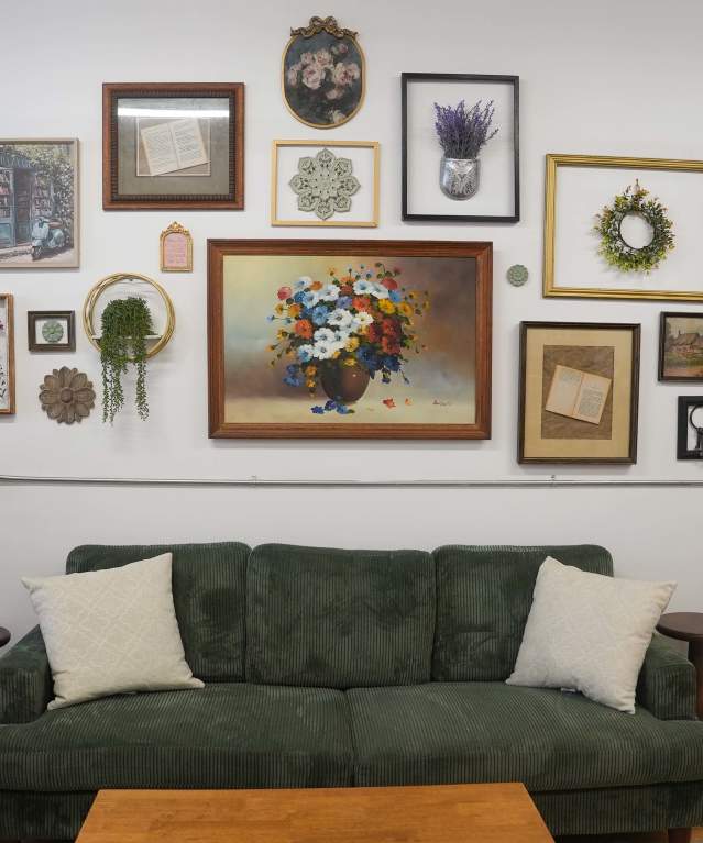 Couch and a wall gallery at Besties Beyond the Bookmark